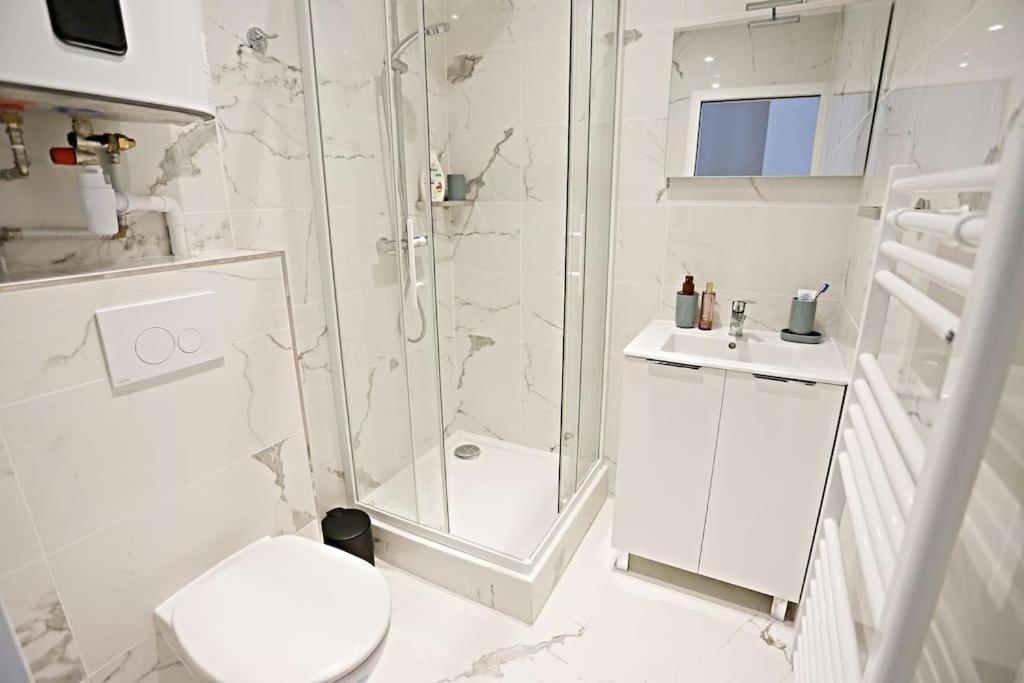 Stylish Two-bedroom In Saint-germain *